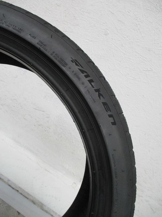 2x 225/40R19 Falken Eurowinter HS02 Pro 6,3mm 23r.