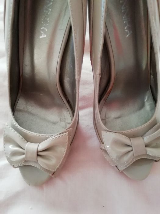 Sapatos de salto alto