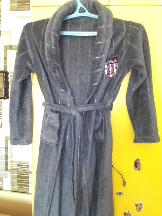 Халаты с капюшоном и без капюшона.