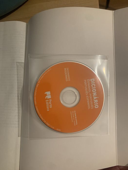 Dicionário Espanhol/Português inclui CD