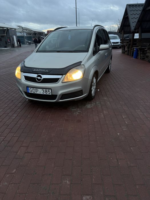 Авто по кузову в хорошому стані 
потрібно замінити форсунку  трохи димить чорним кого цікавить пишіть  дзвоніть