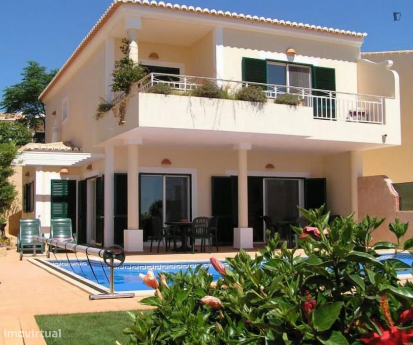 Casa com 3 quartos - localizado em Lagos