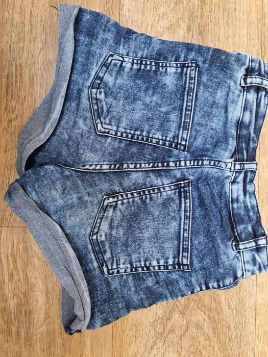 Krótkie spodenki 34