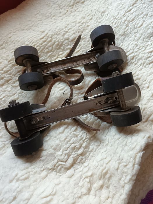 Wrotki z czasów PRL.