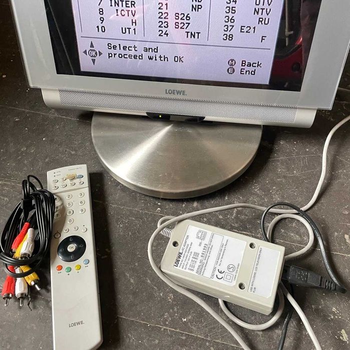 Сверхкомпактный телевизор 15" LOEWE FL38 дизайнерское исполнение