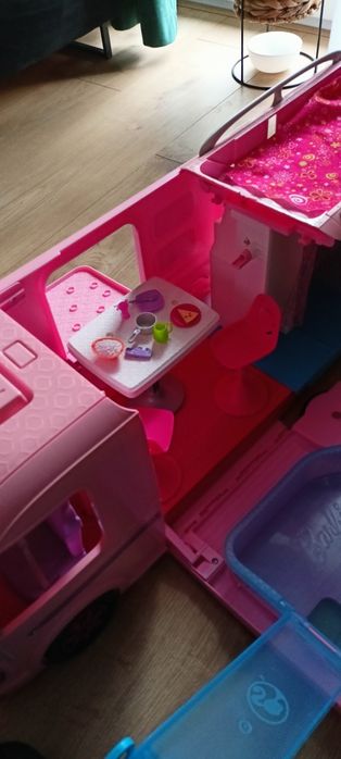 Kamper Barbie z basenem auto samochód różowy