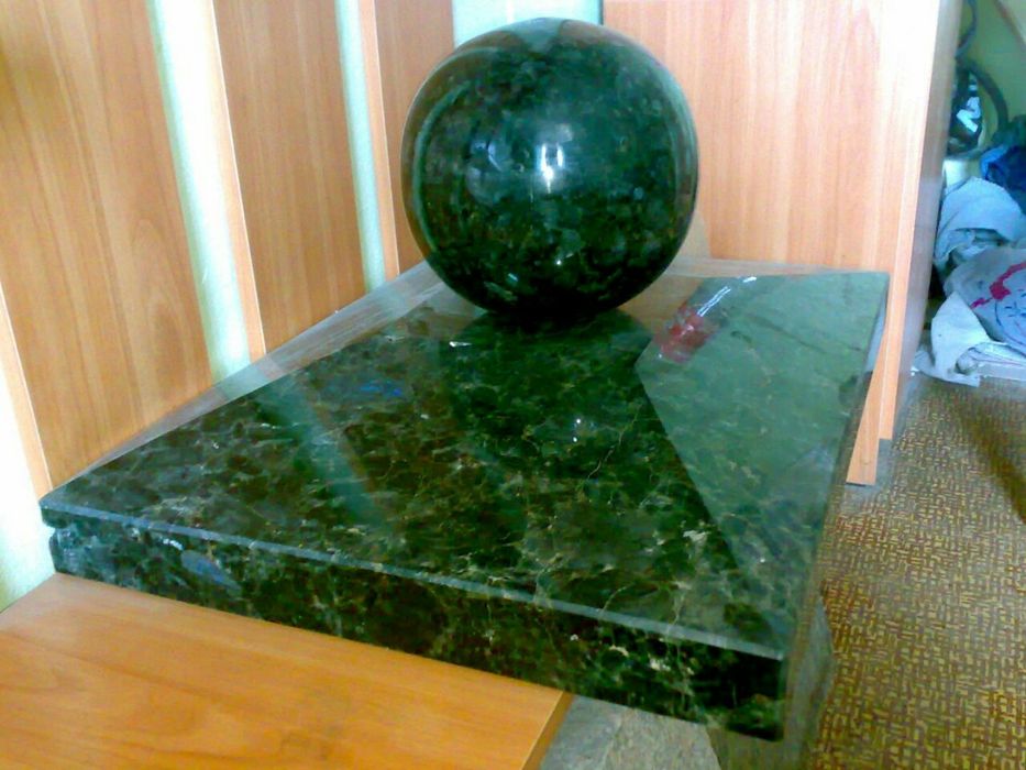 Кришки ,шапки, парапети на забор із натурального каменя