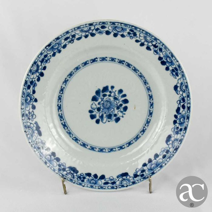 Prato porcelana da China, Flores e Decoração Anhua, Qianlong séc XVIII