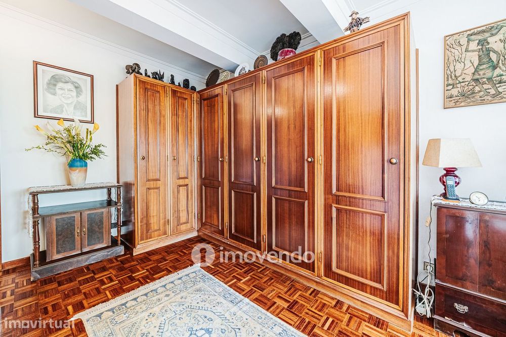 Quinta isolada T3+1 com áreas amplas e terreno de 2022m², em Colares