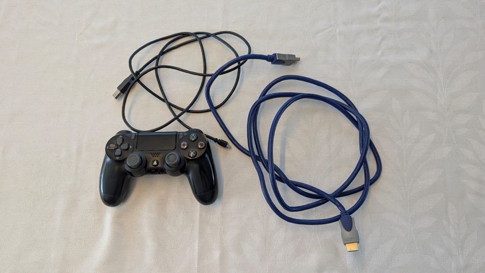 PlayStation 4pro 1TB Stan bardzo dobry