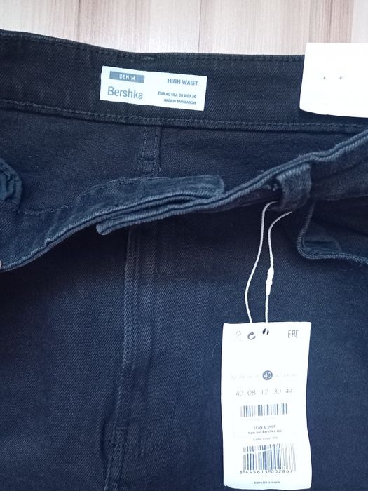Spodnie czarne rozcięte nogawki Bershka