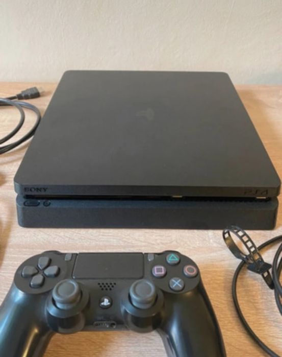Konsola PlayStation slim 4 jak nowa