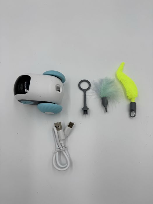 Interaktywna myszka dla kota z piorkiem