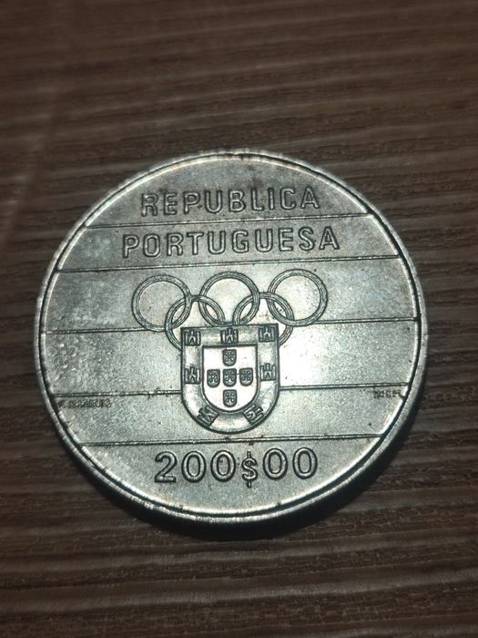 Moedas comemorativas de 200 escudos