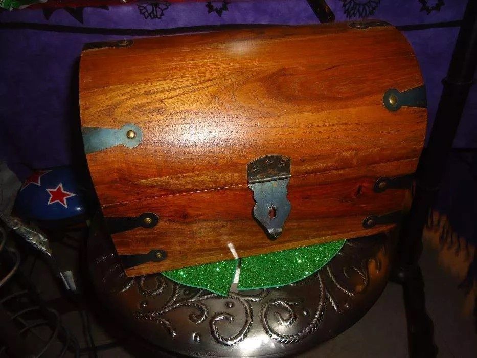 Baú em Madeira muito Bonito