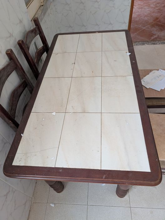 Mesa e 4 cadeiras