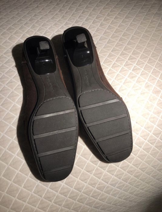 LOUIS VUITTON kitten-heel Sabrinas em camurça cor chocolate