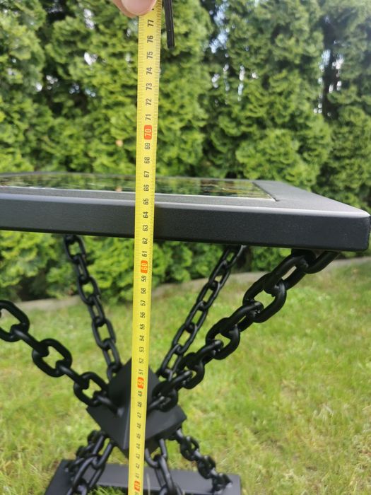 Stolik na łańcuchach