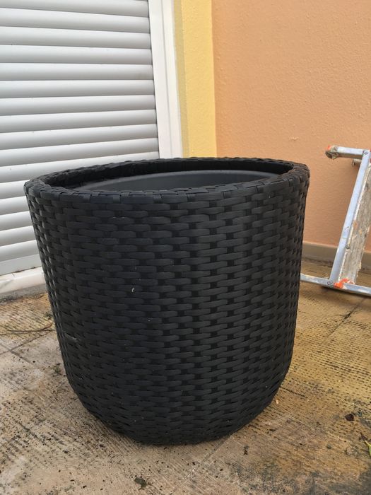 Vaso grande em rattan bom estado