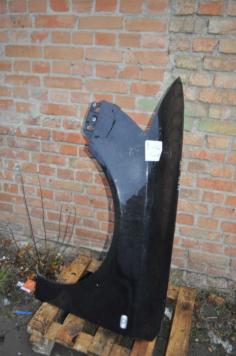 Audi A6c6 крыло левое черное