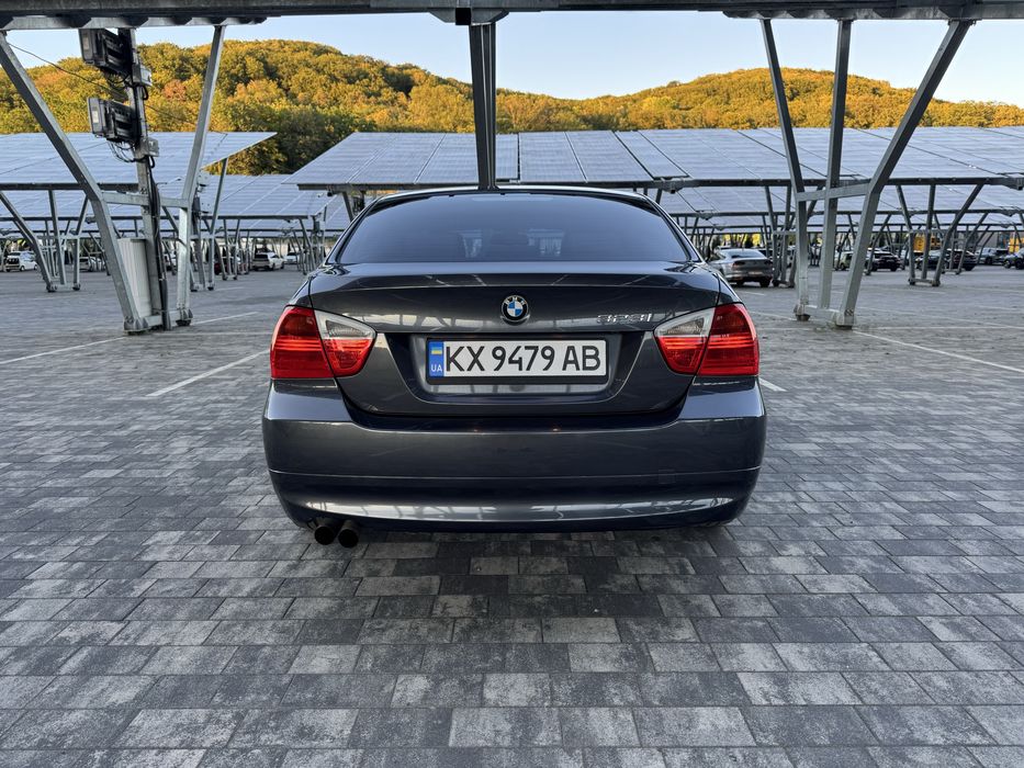 Продам BMW e90  2005