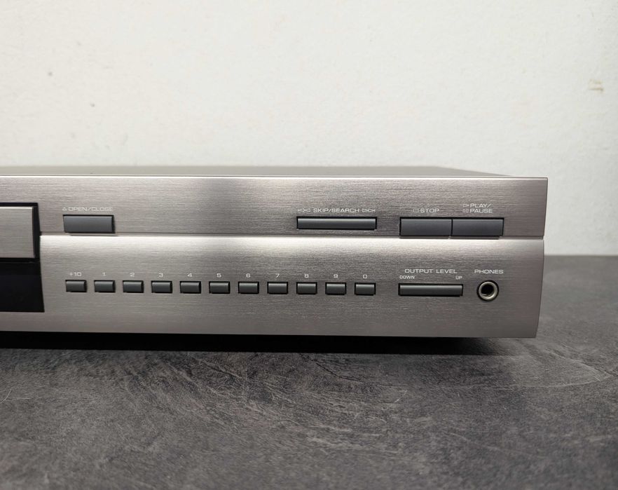 CD програвач Yamaha CDX-480.