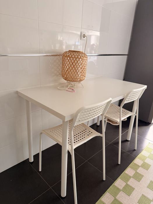 Secretaria/mesa + cadeiras