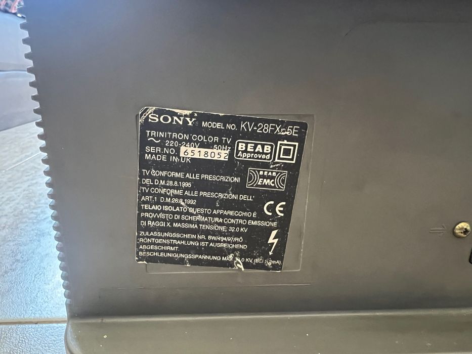 TV Sony Trinitron KV-28FX55E – Comando original incluído – 100€
