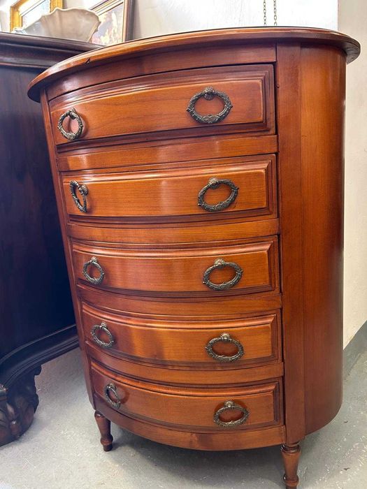 Stylowa owalna komoda z szufladami