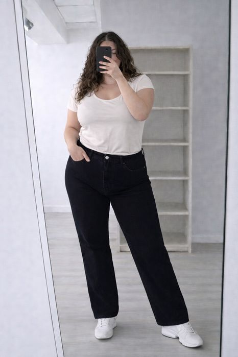 Conjunto de duas peças (Calças pretas + Body Branco)