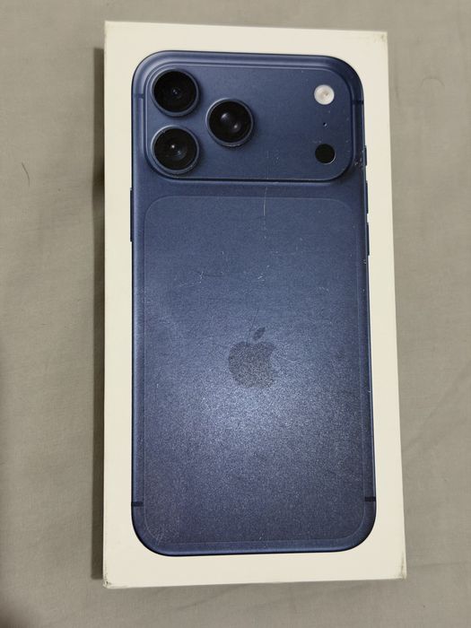 17 Pro Max 512 GB Blue LACRADO/SELADO na caixa.
