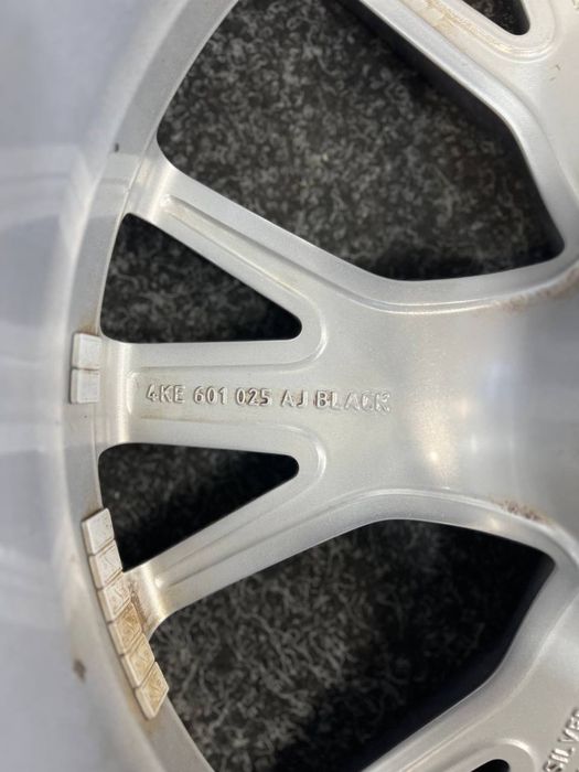 Диски Audi 9.5R21 5x112 DIA66.6 ET36 4ke601025C: 11 000 грн