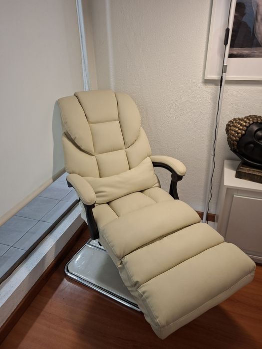 Poltrona crema faz marquesa