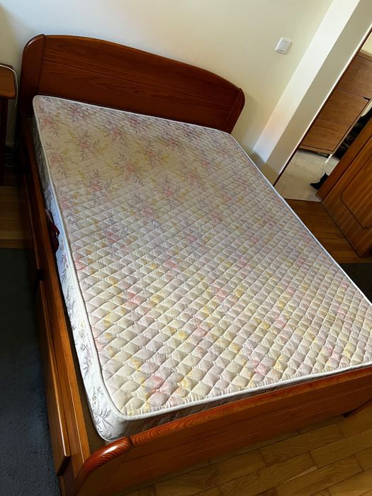 Cama 190x140cm com colchão de molas ortopédico