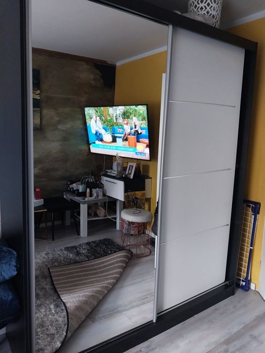 Szafa z lustrem  drzwi przesuwne