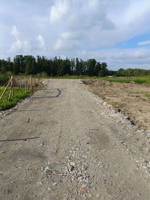 Działka 1058 m² 
Wydane WZ 
W pobliżu media
Działka budowlana 
W przyszłości powstanie w pobliżu SKM do Warszawy 
W pobliżu miejscowo – pohled 3