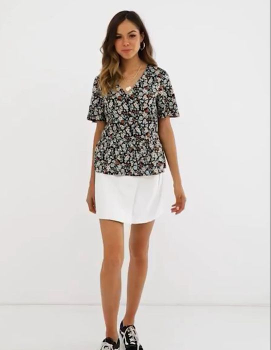 Топ з баскою на гудзиках New Look