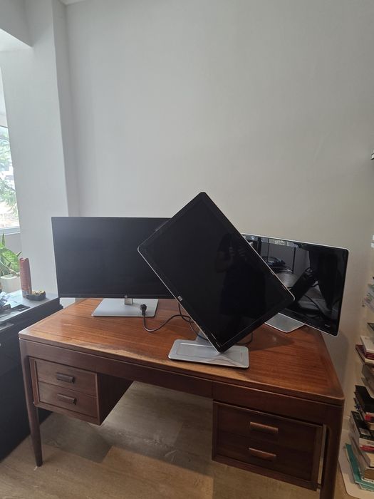 3 Monitores HP – 32" + 2x 23" – Bom estado