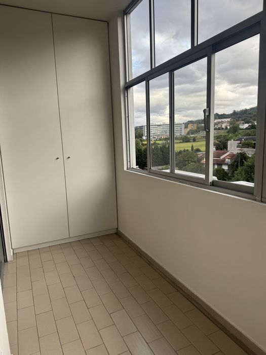Apartamento T2 arrendar - Centro comercial Villa Guimaraes