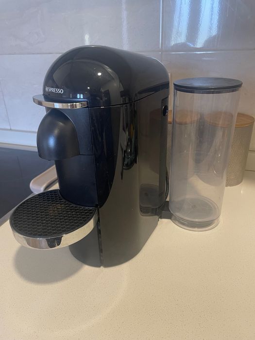 Máquina de café VERTUO NESPRESSO