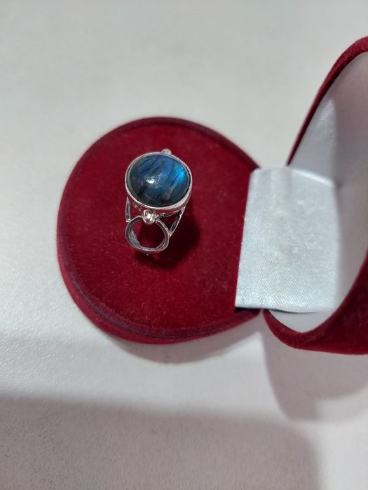 Серебряное кольцо с лабрадором