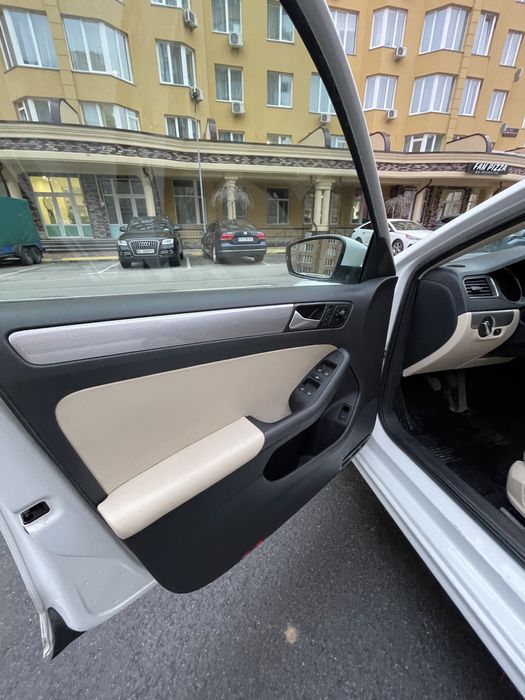 Продам volkswgen jetta 2017 1.4 бензин