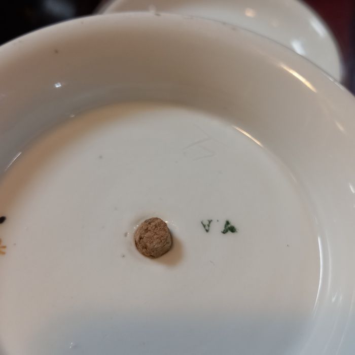 Vista Alegre cachepot marca 1881