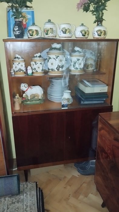 Stare meble Kredens i Biblioteka-witryna PRL
