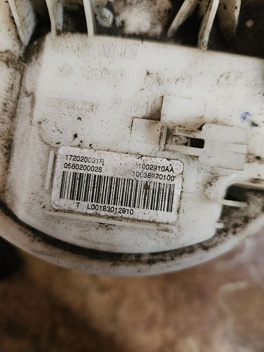 Паливний насос флюенс меган 3 бензин з обраткою 172020031R