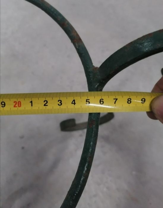 2 suportes em ferro para vasos