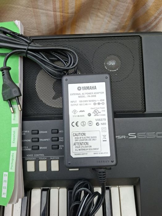 Yamaha PSR-S650 синтезатор / піаніно / фортепіано /