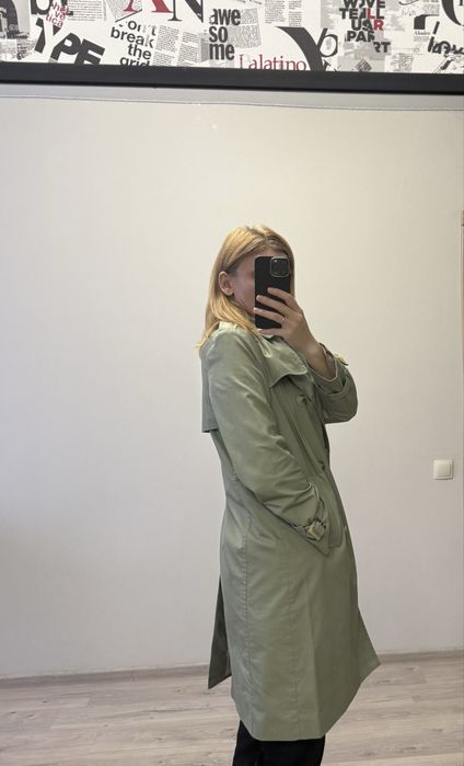 Базовий жіночий тренч