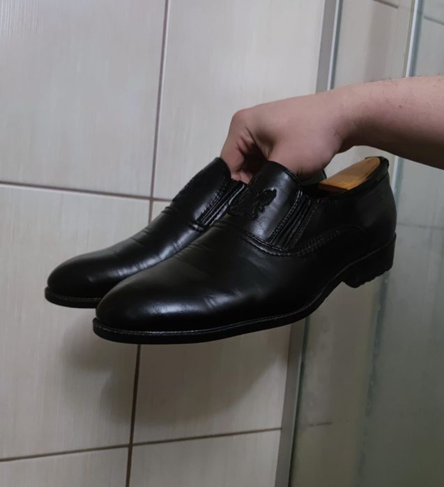 Eleganckie 43 wsuwane buty męskie półbuty mokasyny wykonane z czarnej