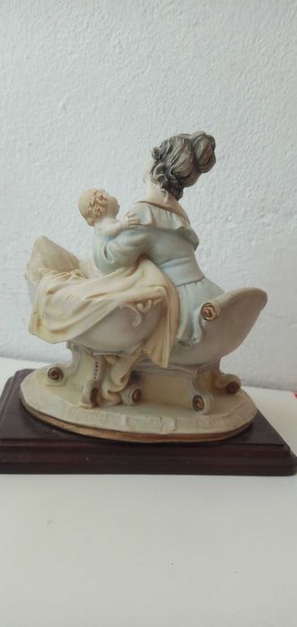 Estatueta com base madeira 5€